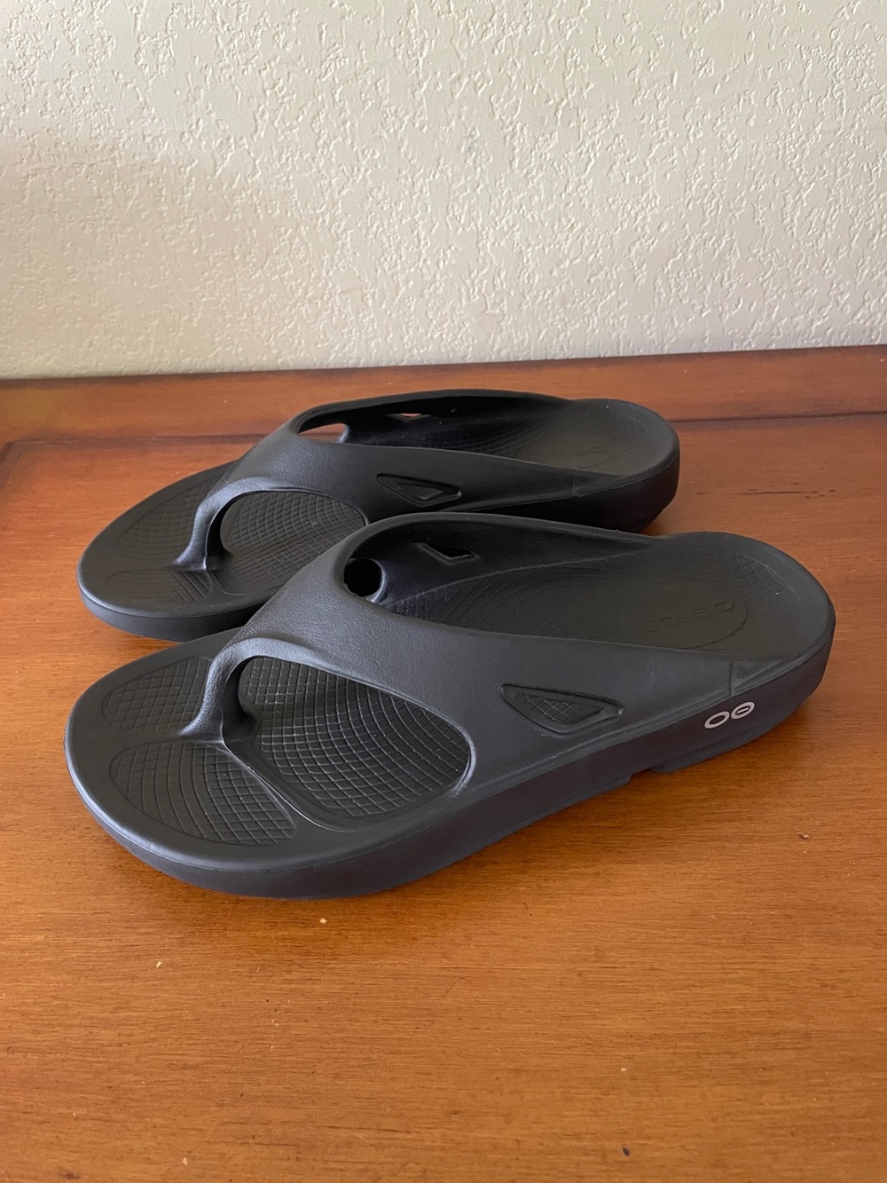 OOFOS OOriginal Women Sz 8 recovery flip-flop sandals Black